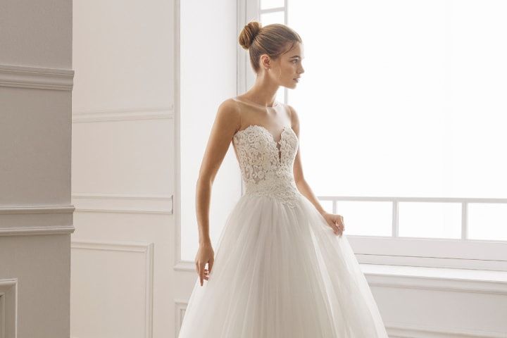 50 vestidos de novia con escote corazón, el detalle más romántico