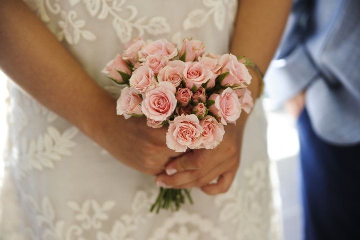 ¿Cómo elegir el ramo de novia para el civil? Tipos de flores, tamaños y colores