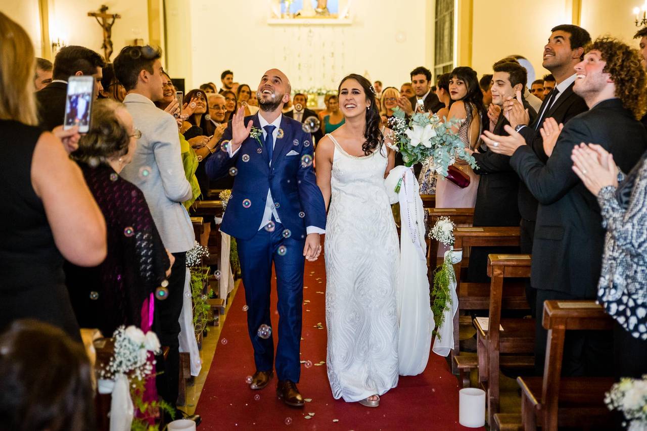 Qué dice el protocolo sobre la vestimenta de la novia en un casamiento por  iglesia?