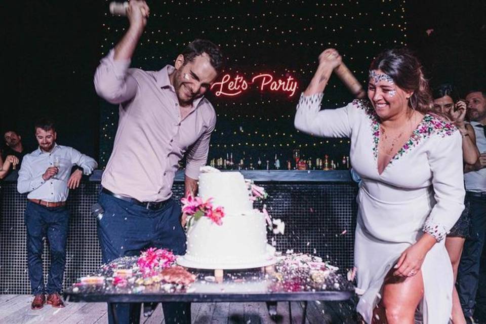 Torta piñata para casamientos: todo sobre la tendencia más original para su fiesta