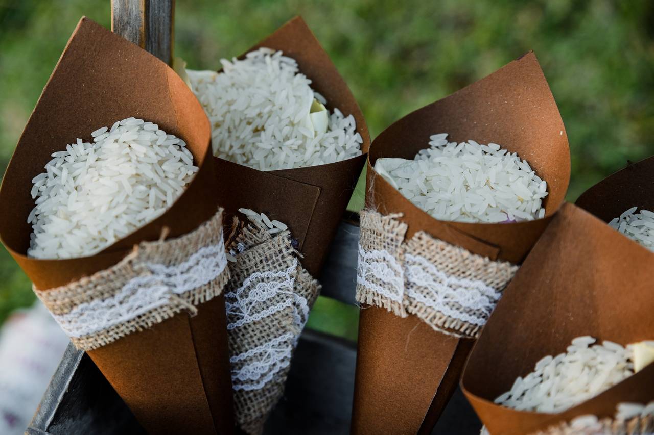 Como hacer conos de cartulina para el arroz de la boda – Mis Detalles de  Boda
