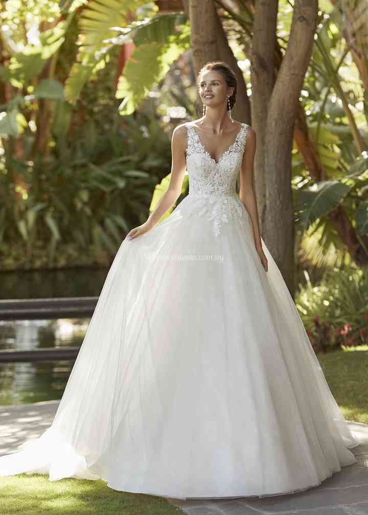 Adriana Alier novias 2021 | Vestidos de novia de Adriana Alier novias y  accesorios