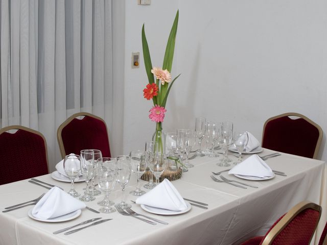 El casamiento de Martín y María en Montevideo, Montevideo 19