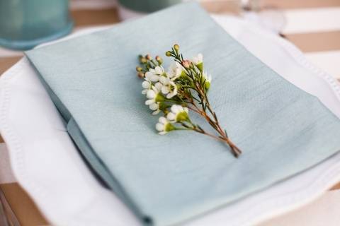 Detalles en la mesa de invitados