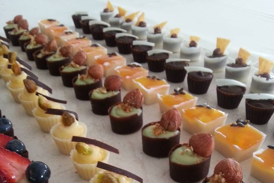 Petit four