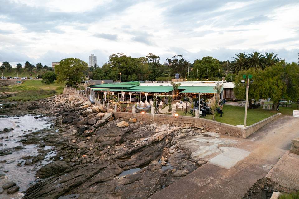 SALÓN CON VISTA EL RÍO