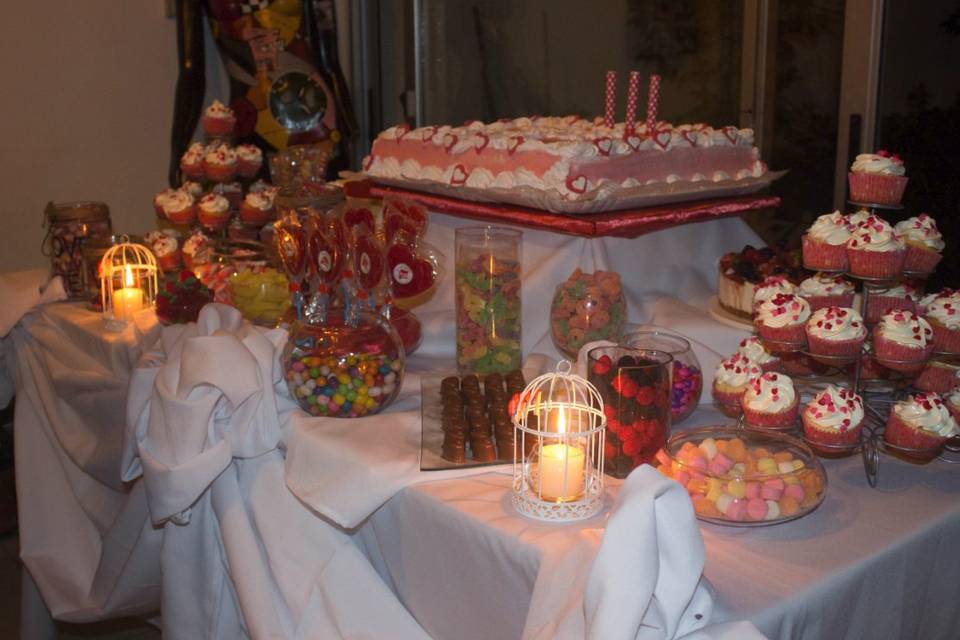 Mesa de la torta & dulces