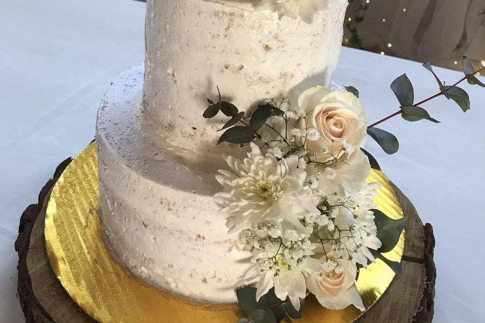 Torta con flores naturales