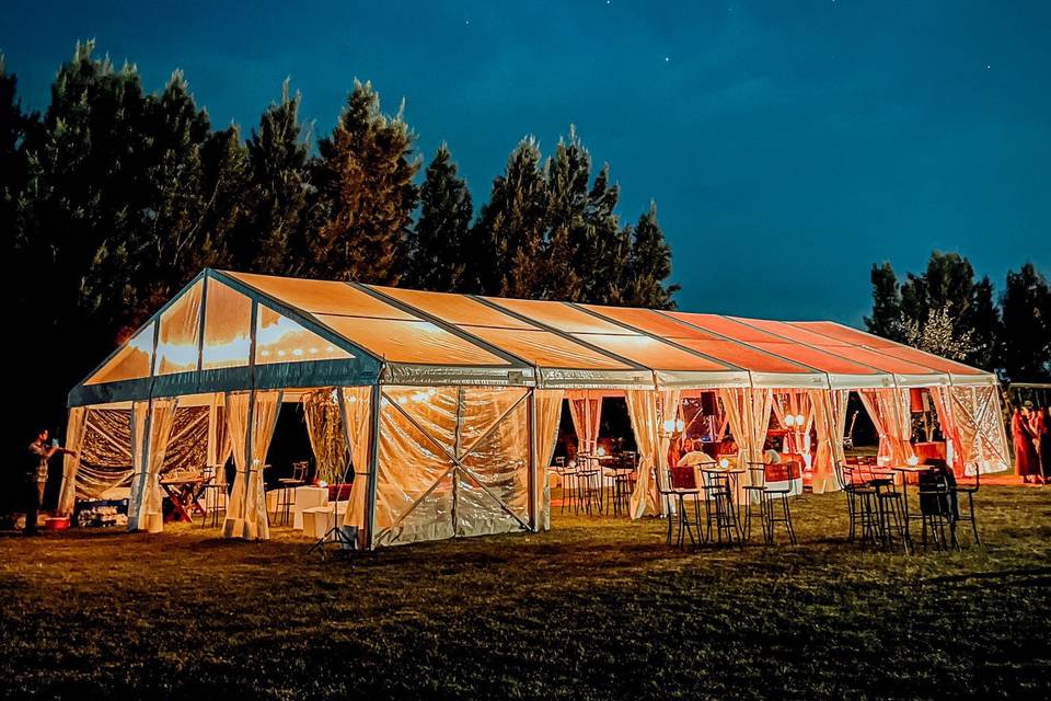 Carpa estructural transparente