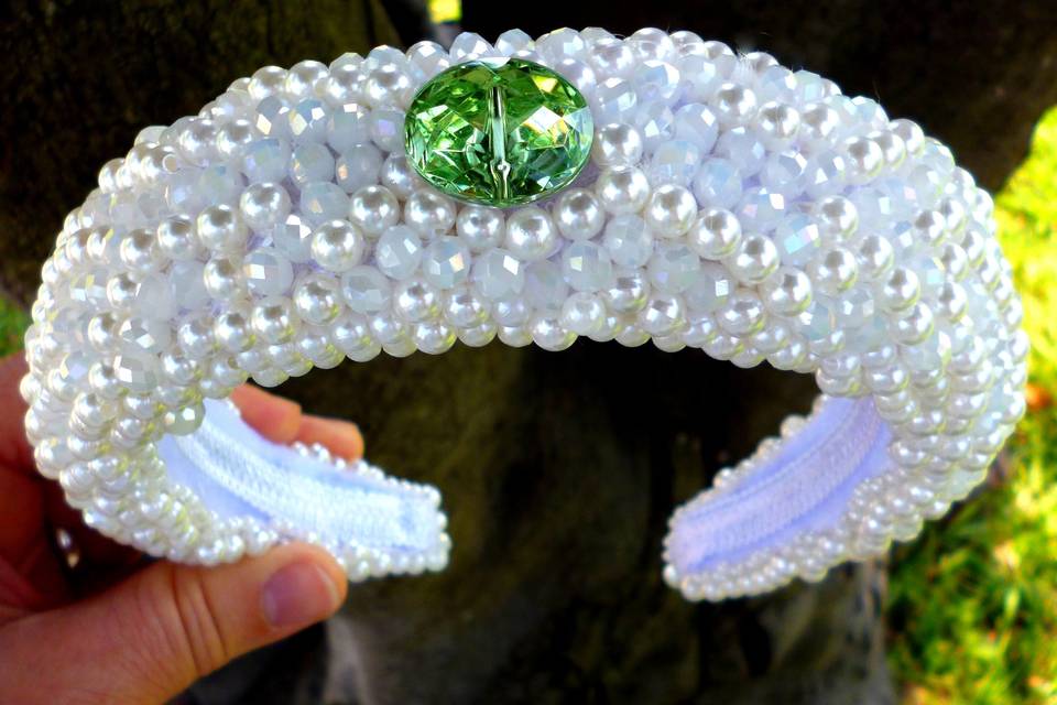 Tiara en perlas y cristales