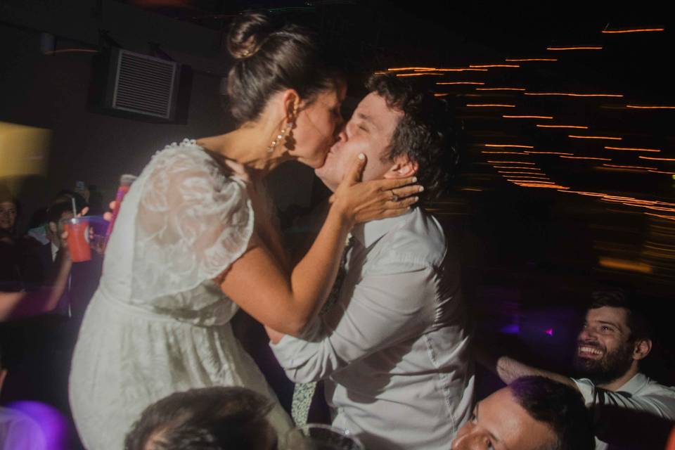 Captura de momentos especiales durante un evento nupcial