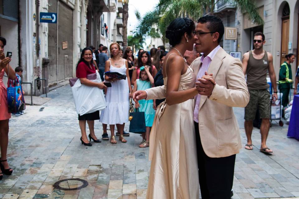 Novios bailando