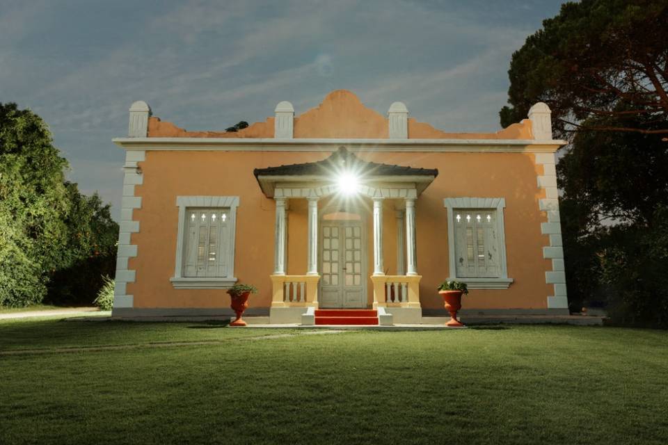 Frente con casona antigua
