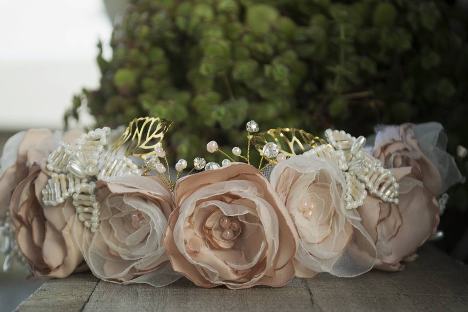 Corona de flores de tela