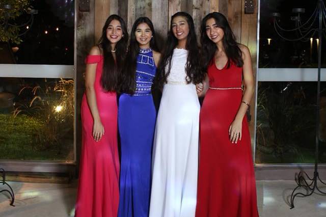 Quinceañera y hermanas