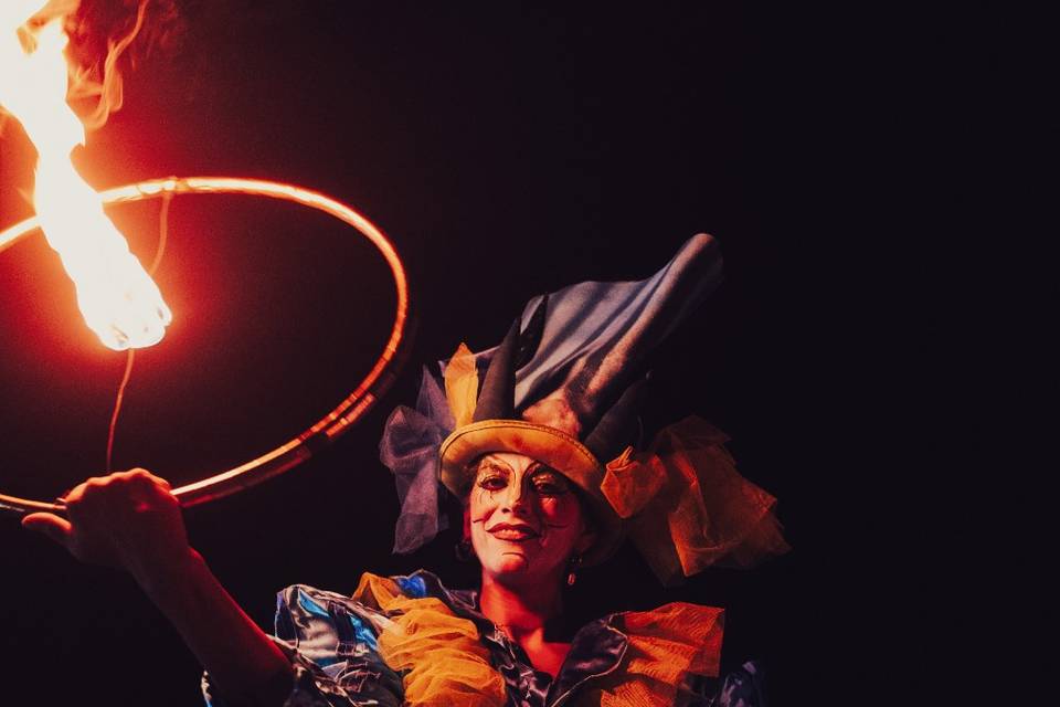 Zancos y fuego