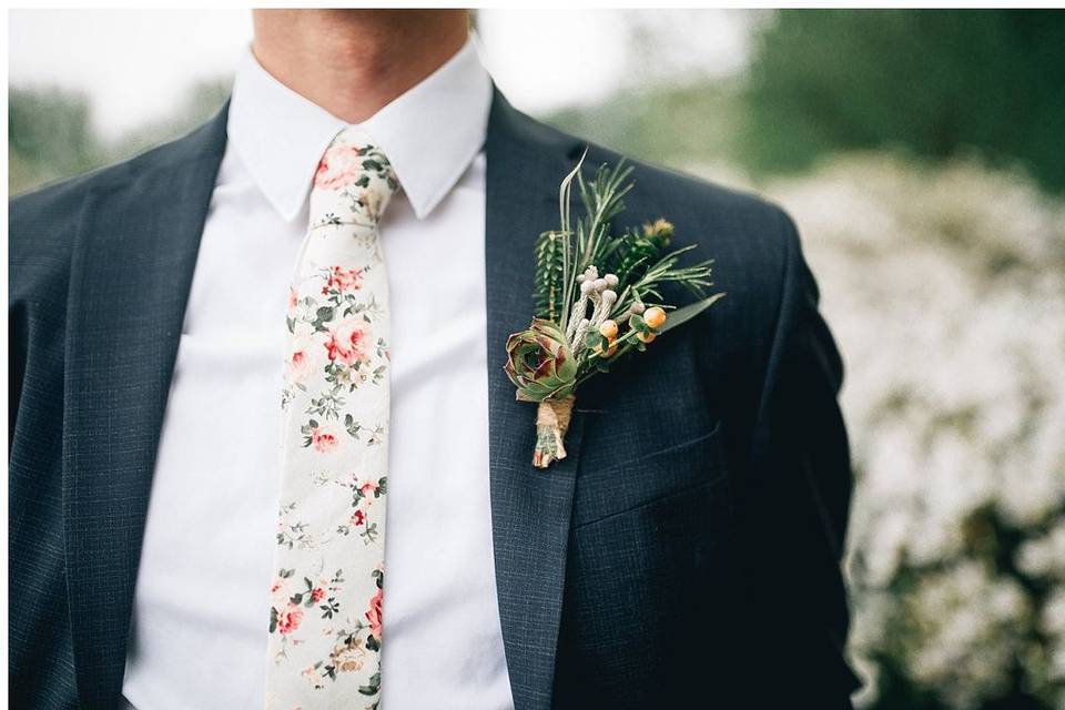 Novio corbata floral